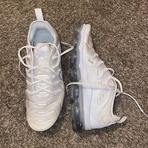 White Nike Vapormax